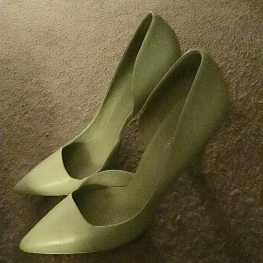 Kenneth Cole Bright Green Stiletto Pumps